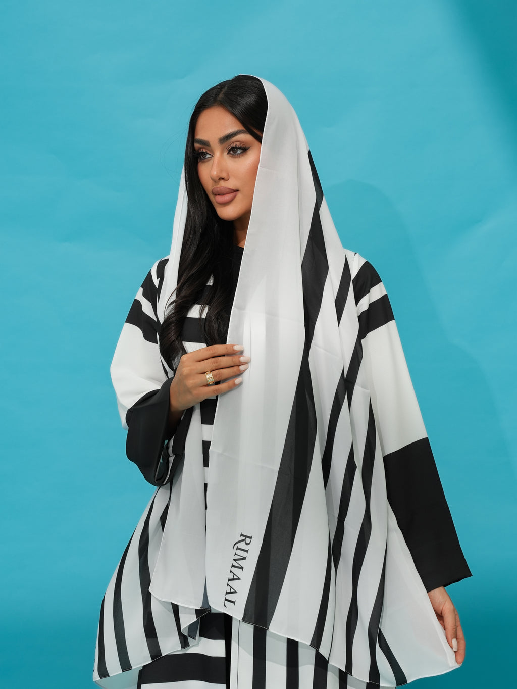 Yuki Black-White Abaya
