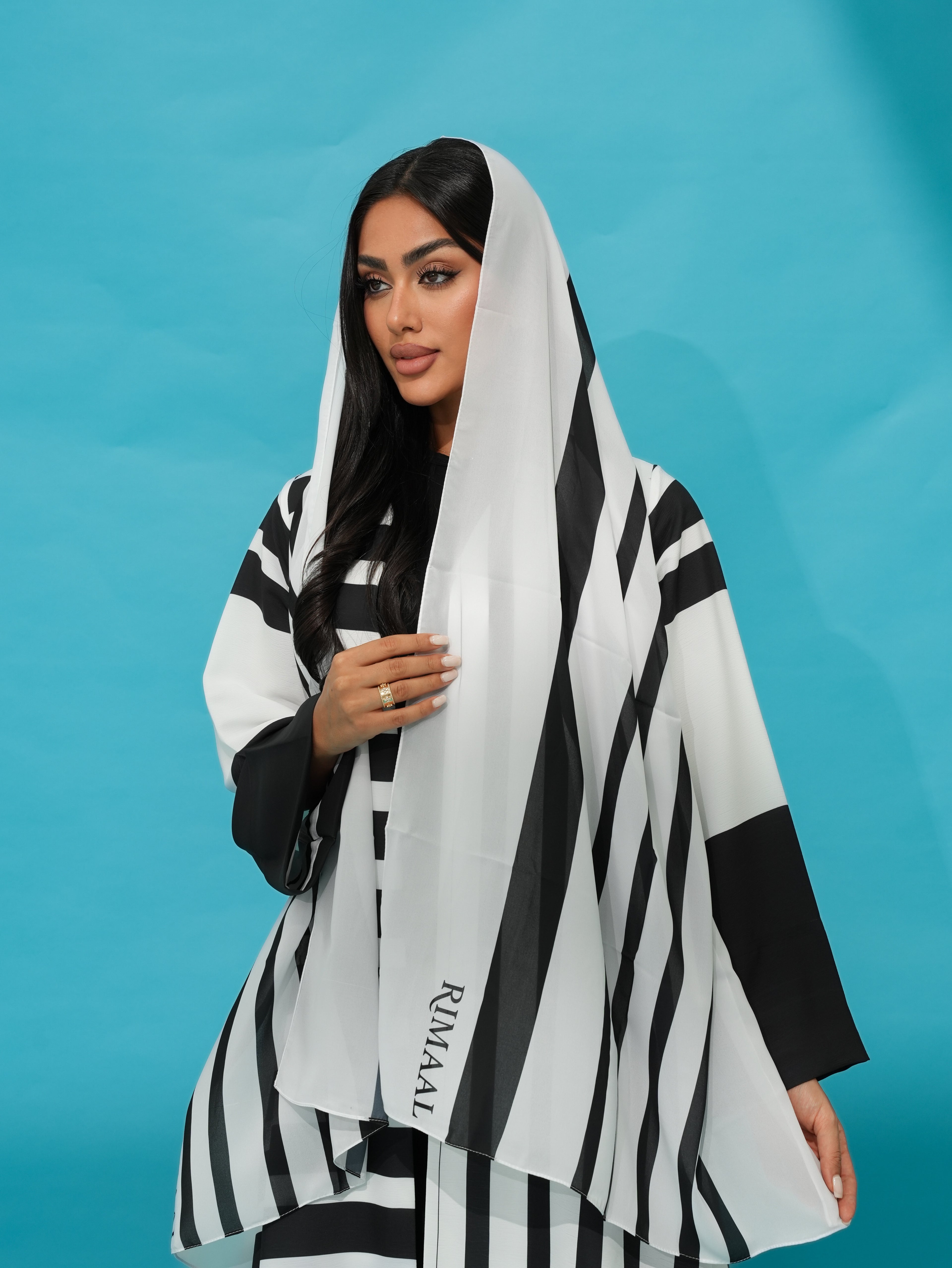 Yuki Black-White Abaya