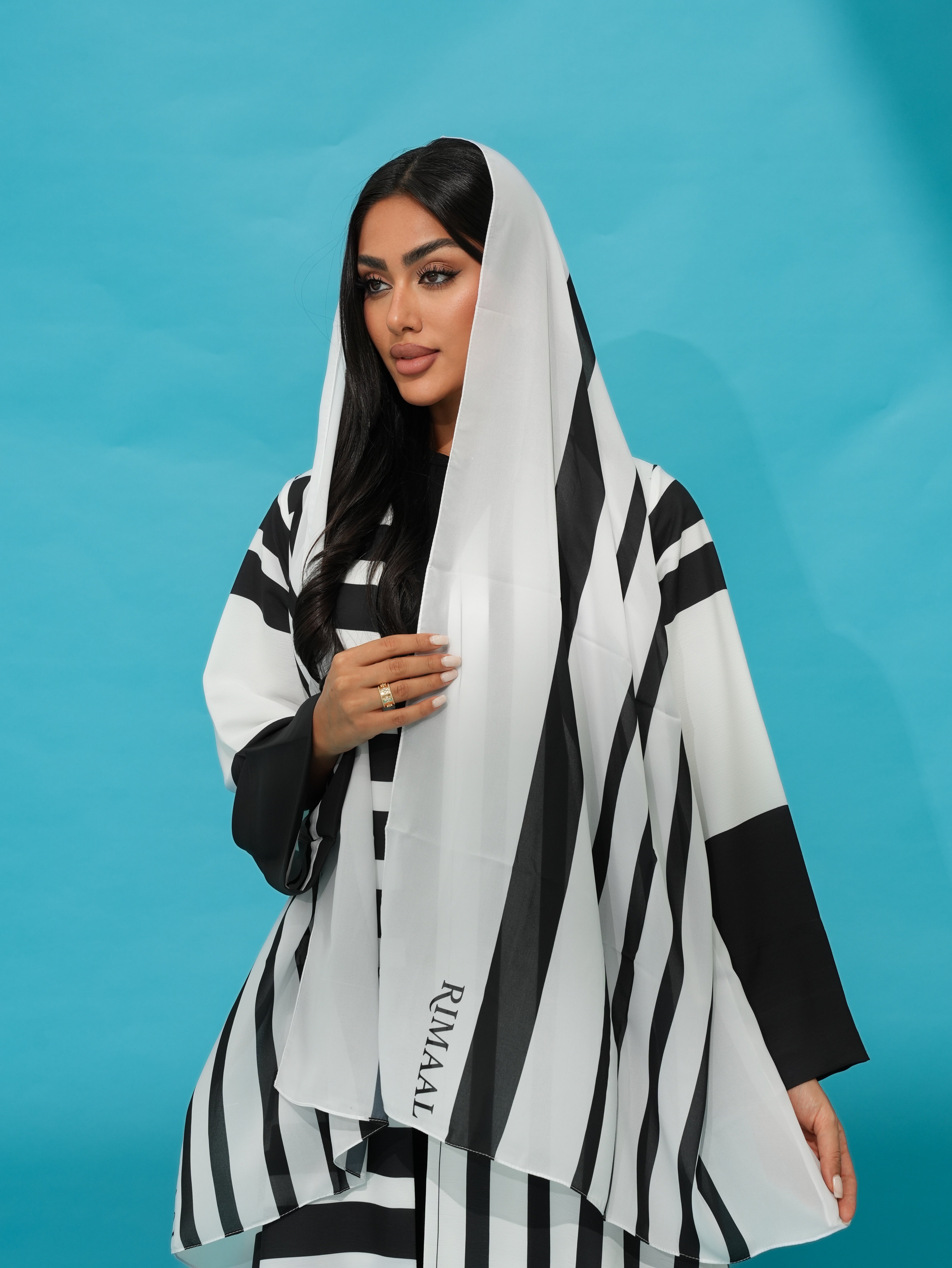 Yuki Black-White Abaya