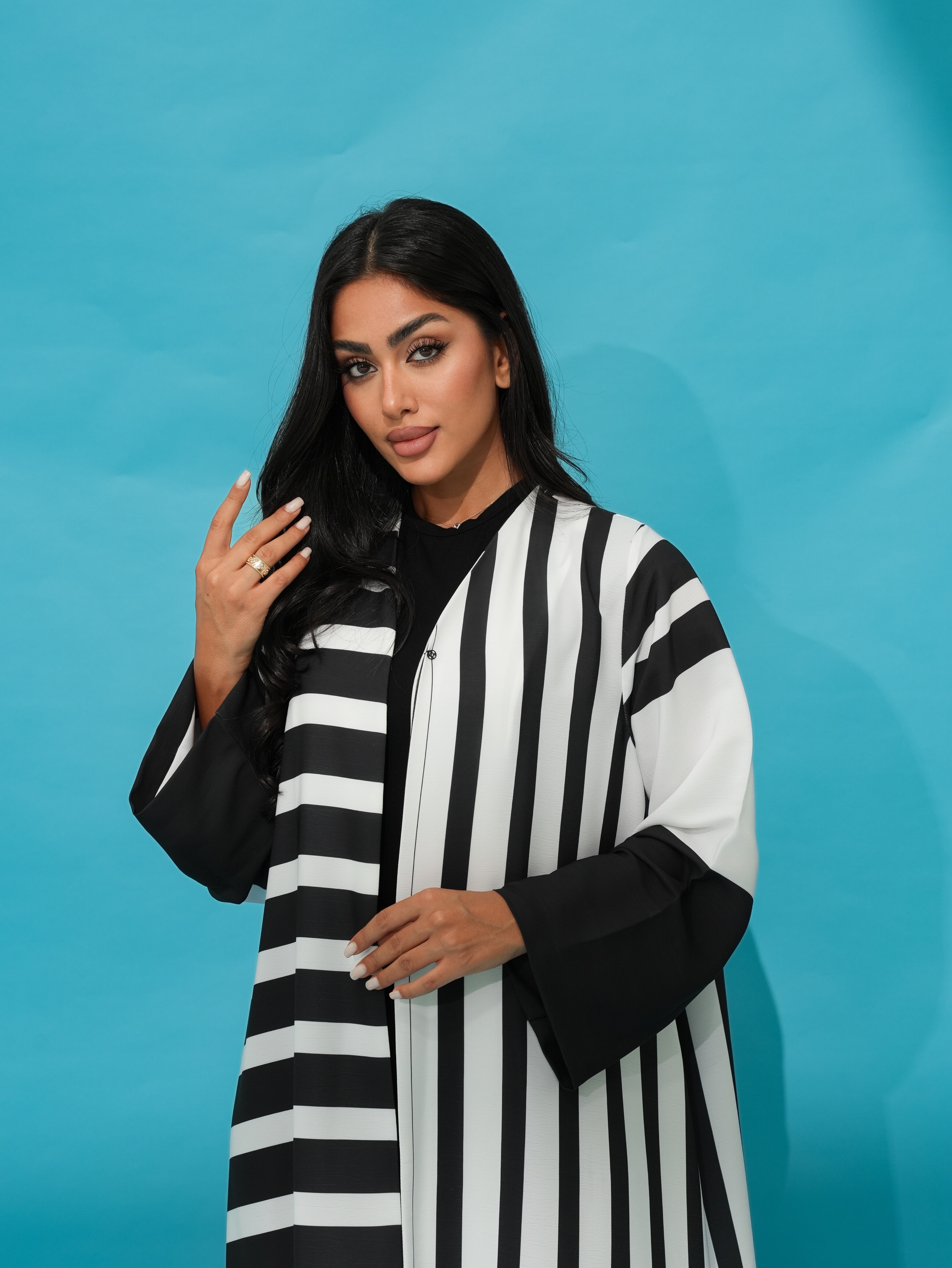 Yuki Black-White Abaya