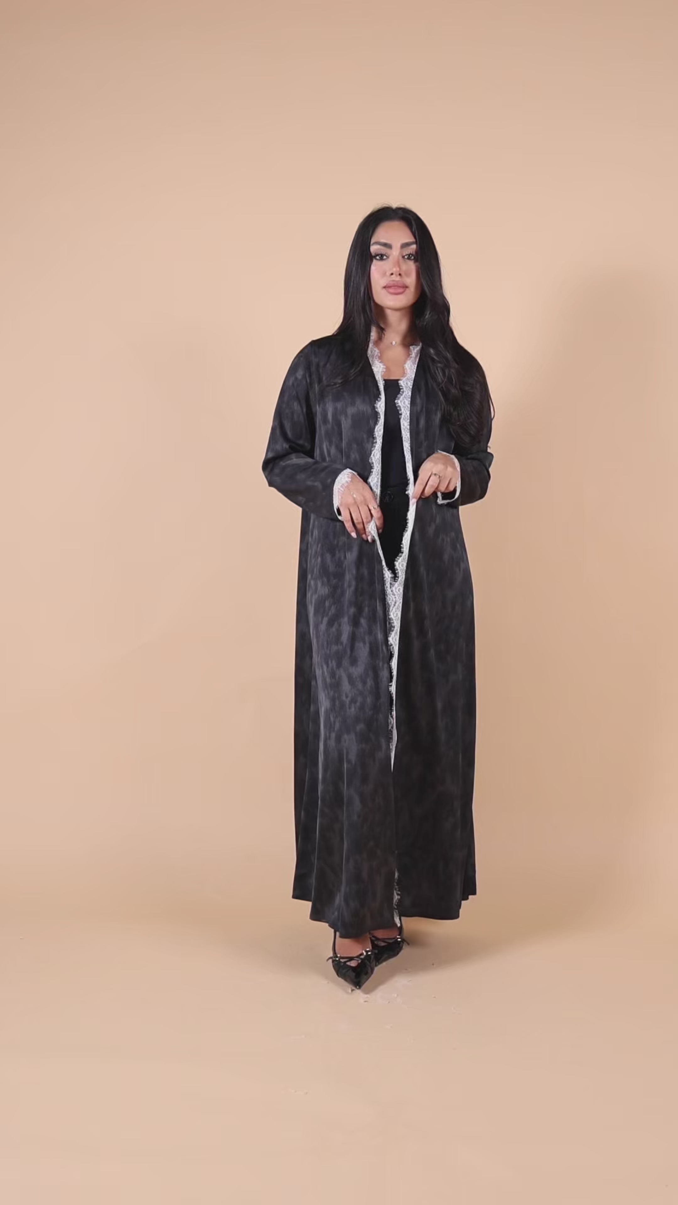 Vivienne-Black&White