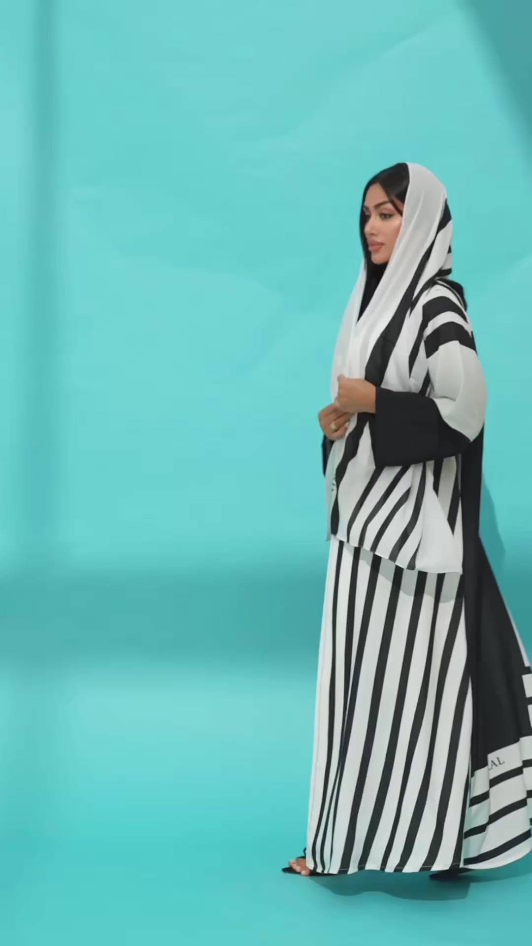 Yuki Black-White Abaya